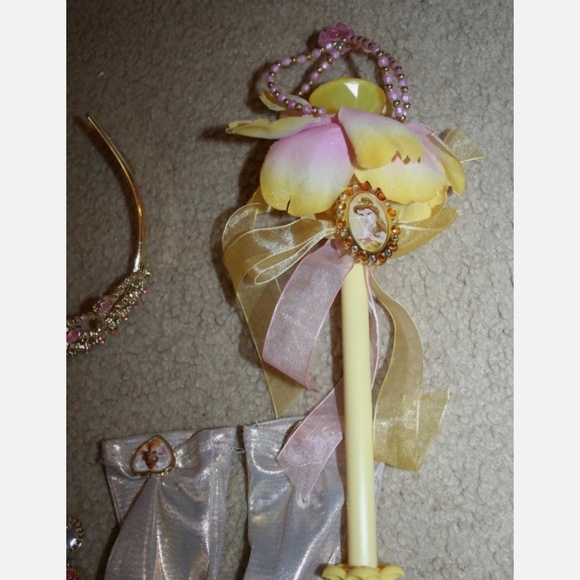 Disney Store Princess Belle Deluxe Holiday Costume Ball Gown Size 5/6 and access - Picture 10 of 12